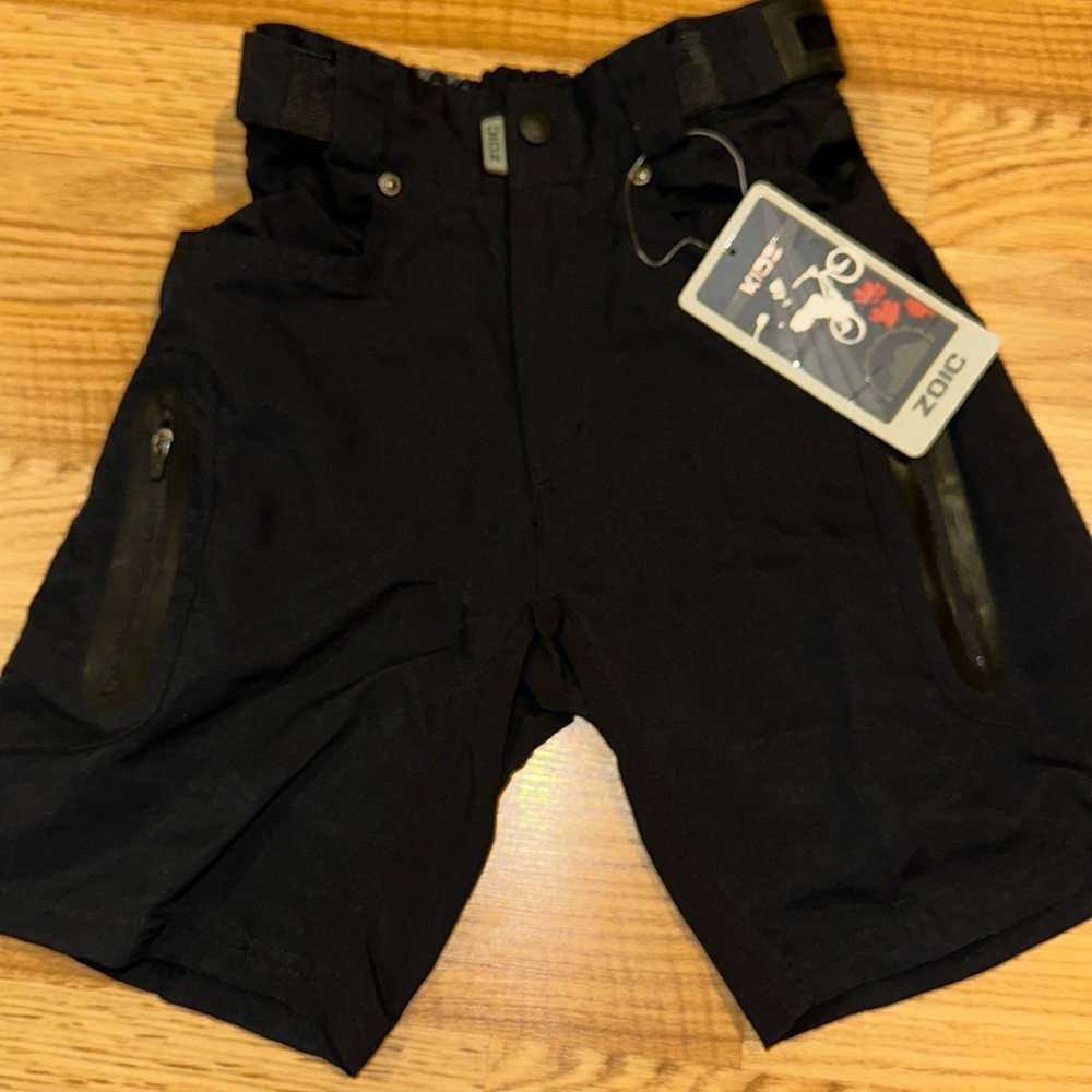Zoic-kids bike shorts size Small-NWT